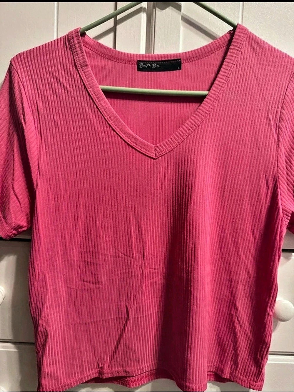Boutique Bri Ribbed V-Neck Top in Pink Large Like New